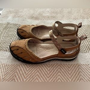 Jambu Flats Size 7.5 Super cute and in excellent condition!